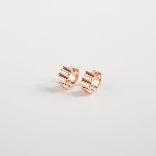 Geny Wavy Huggie Hoops